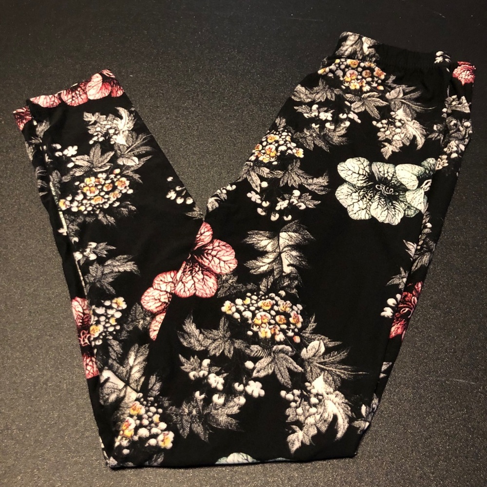 Agnes & Dora Black Floral Leggings Sz S/M